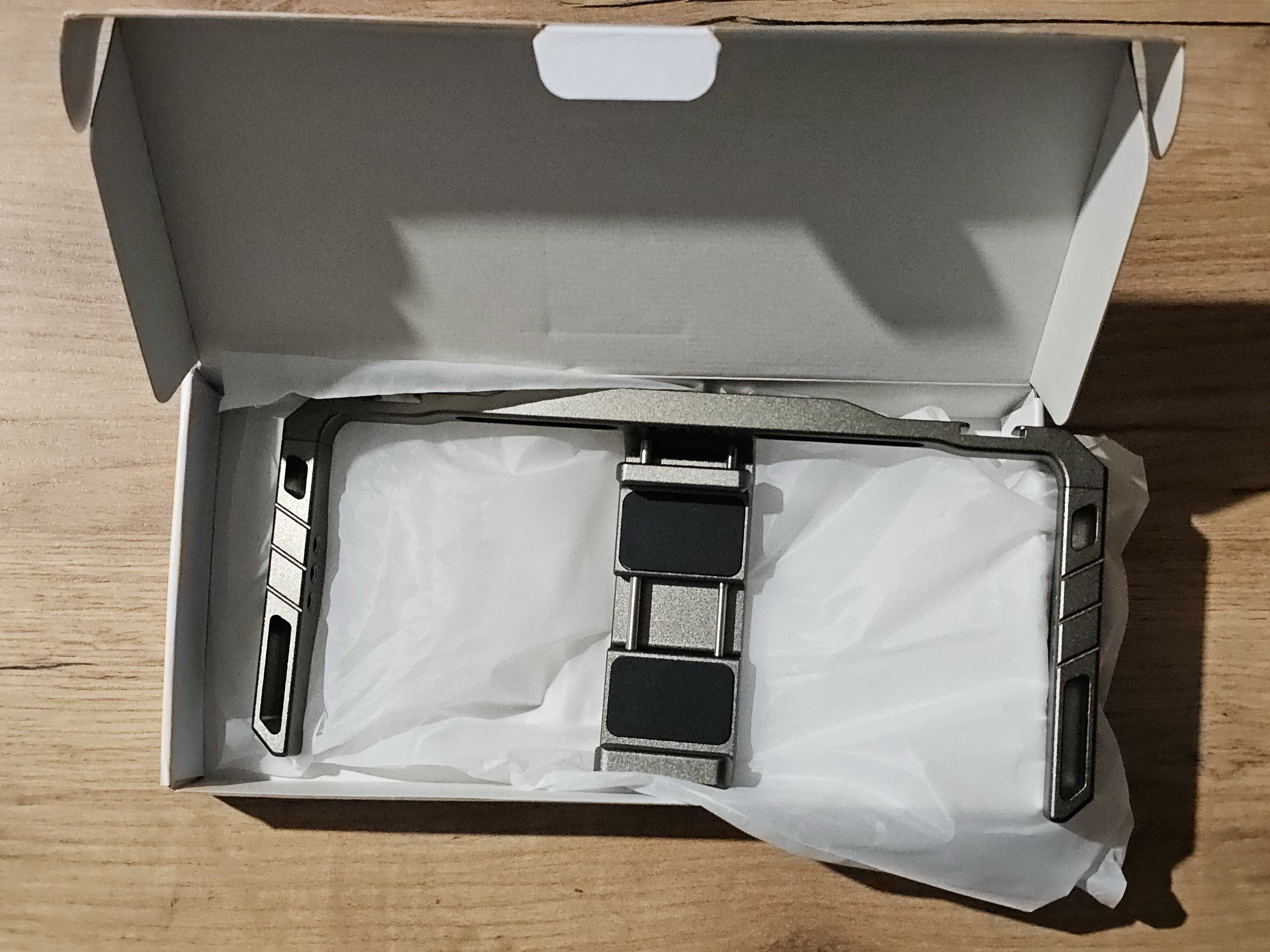 Geachen universal smartphone cage
