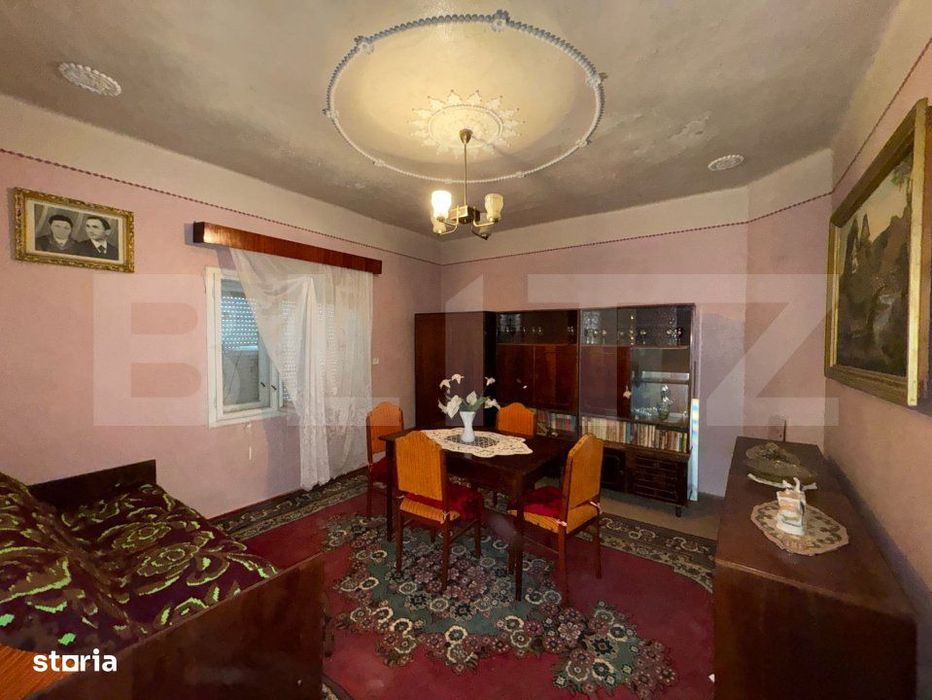 Casa de vanzare, cu 2 camere, 120 mp + teren de 1207 mp, zona Carastau