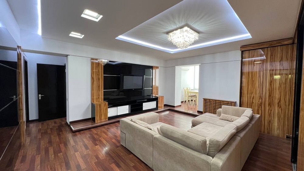 4 комнатная. Садик Азимова. Очень хорошая квартира