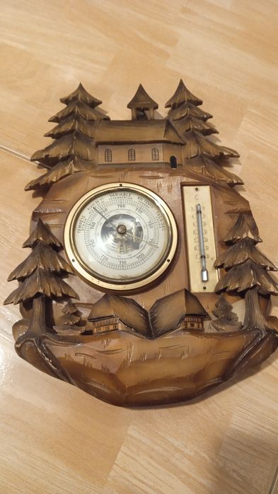 Barometru/termometru, sculptura in lemn, biserica/manastire, sat munte