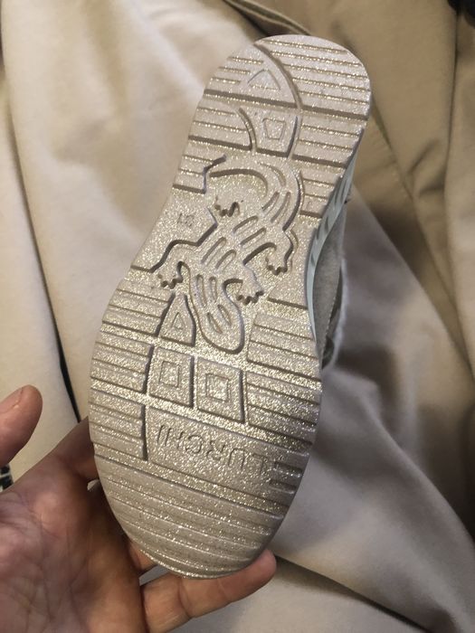 Vand cizmulite fetita