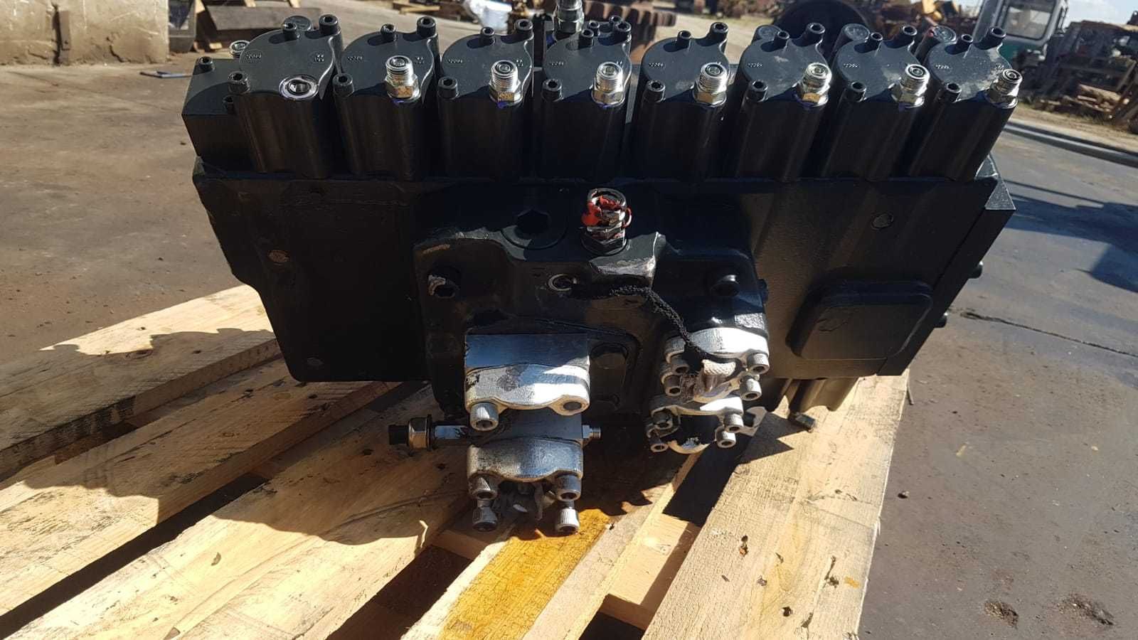 Distribuitor hidraulic comenzi excavator Doosan DX380