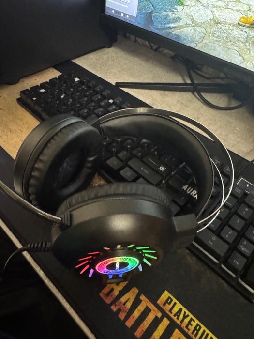 продам два наушники за 14000