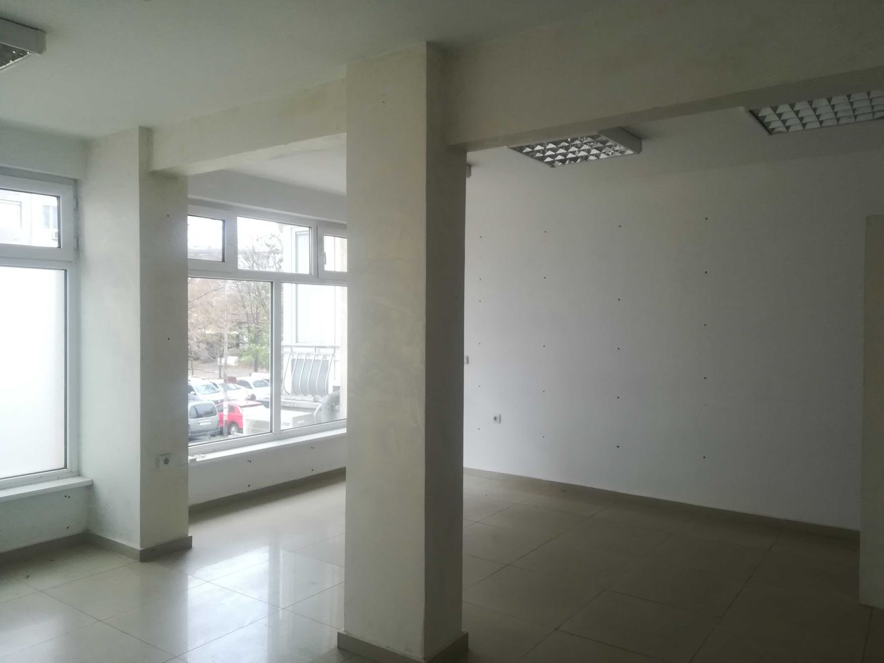 Продава се Магазин в Бургас, Славейков - 43 кв.м за 931 €/кв.м - Снимка #1