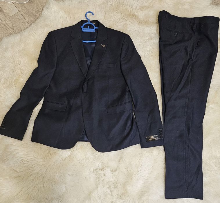 Продаю 3 костюма мужских