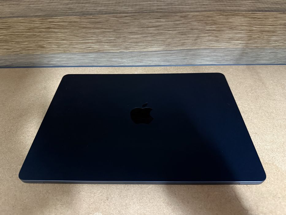 Macbook Air M2 Midnight 512Gb impecabil, magic mouse, hub, husa