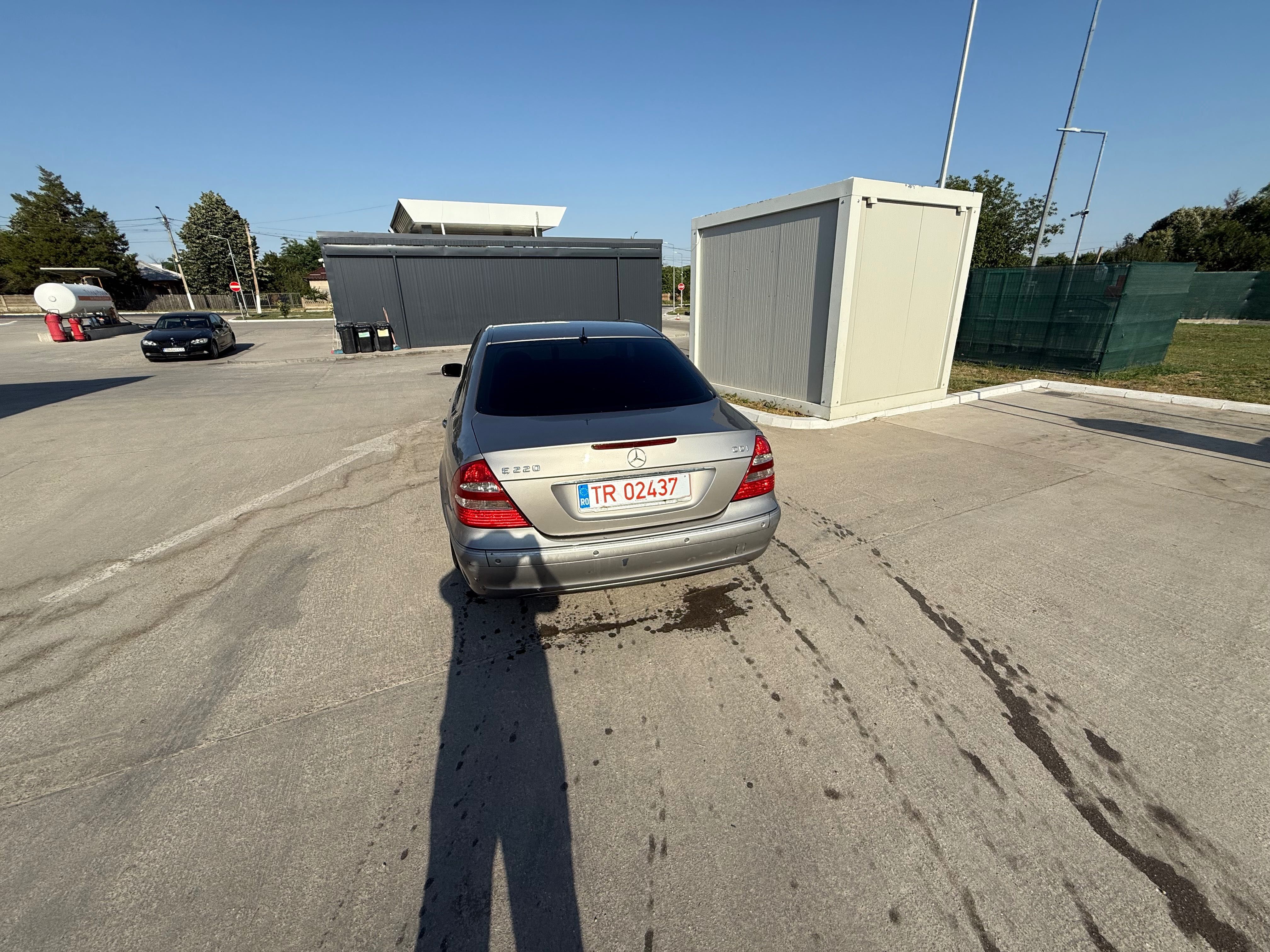 Mercedes  benz e220