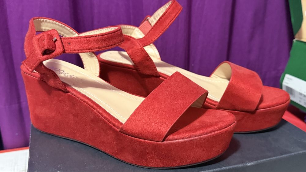 Sandale cu platforma