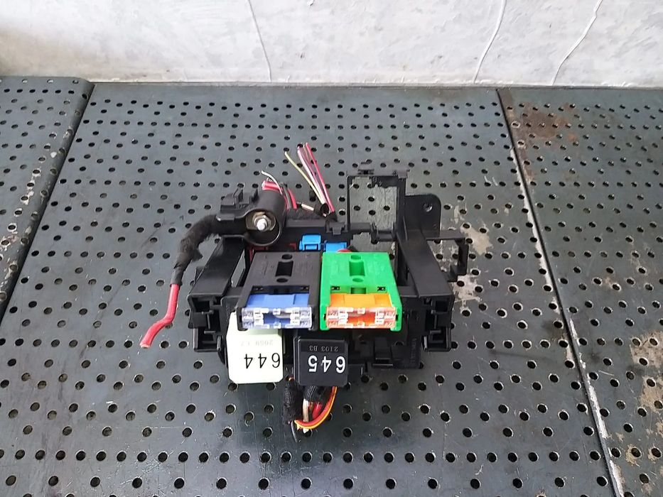 Panou sigurante relee 2.0 tdi audi a4 b8 8k 8a0937530