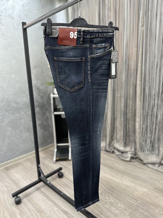 Blugi Dsquared. Marimi :50L/ 52XL /54xxl / 56-3xl /58-4xl
