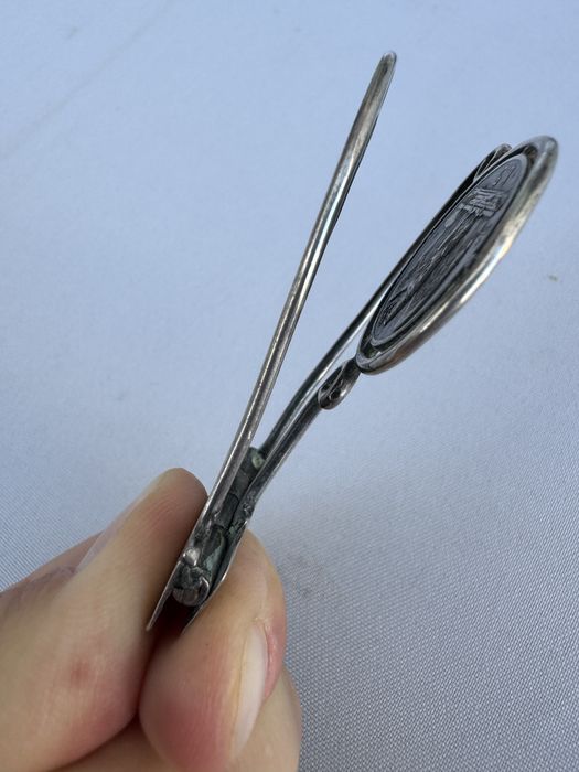 Clama de bani din argint