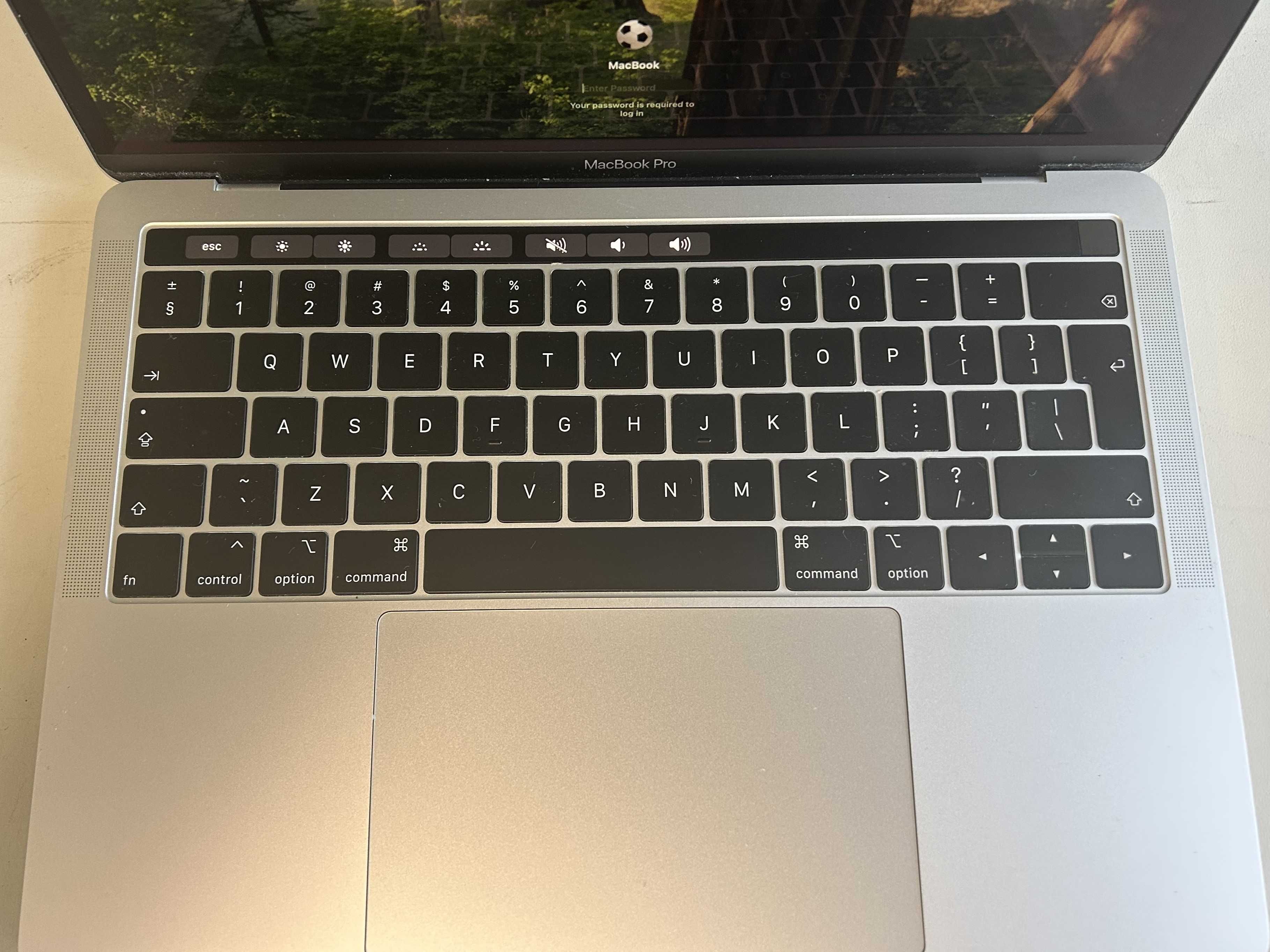 Лаптоп Apple MacBook Pro 13 инча 2019 отлично състояние