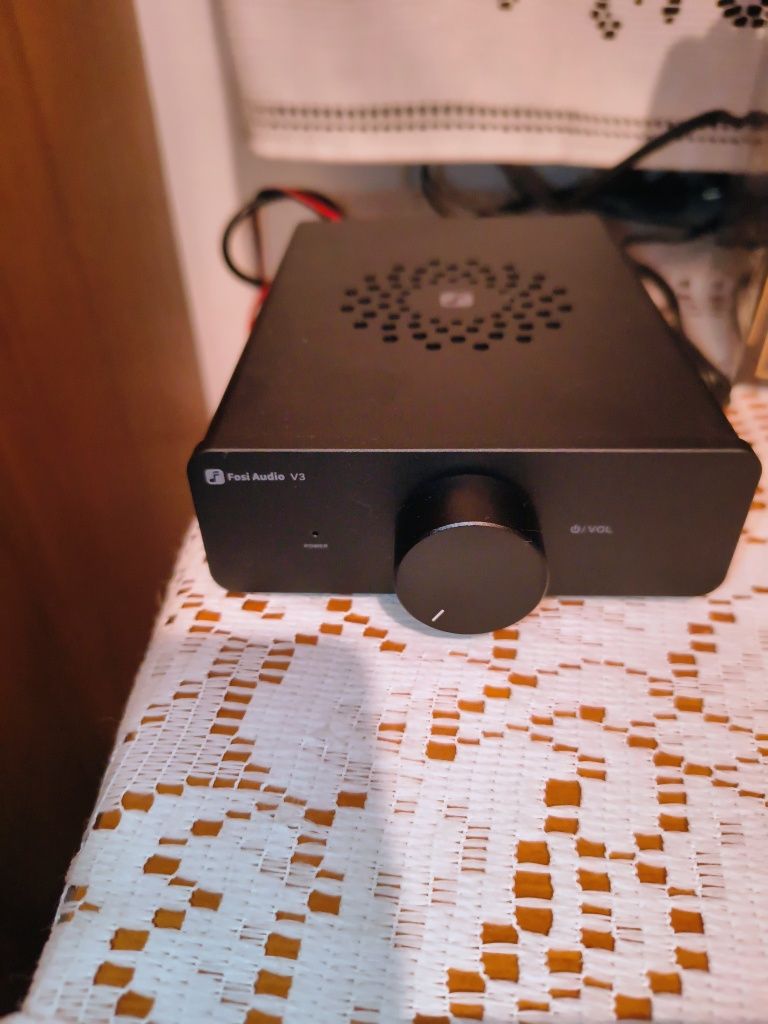 Fosi audio v3,2×300w,Hi-FI stereo