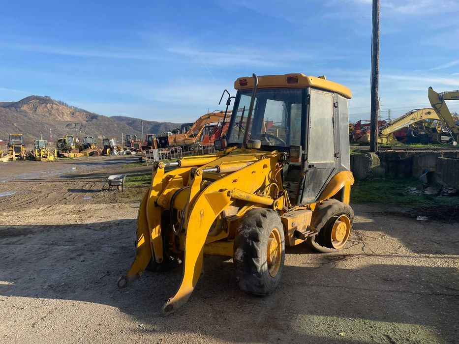 Dezmembrez buldoexcavator JCB 2CX