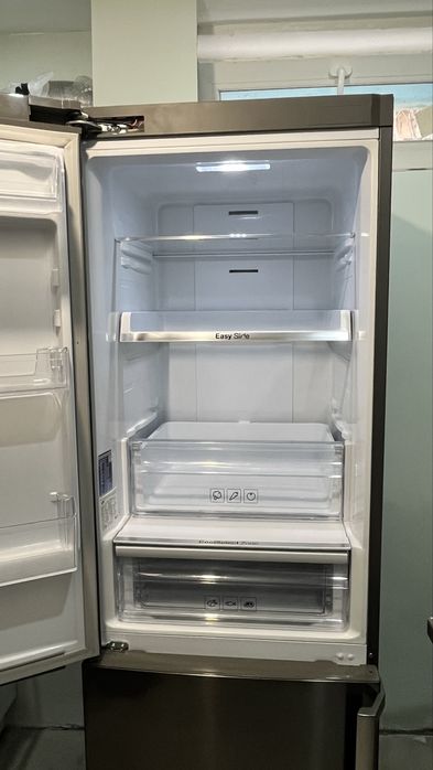 Хладилник Samsung с фризерно отделение