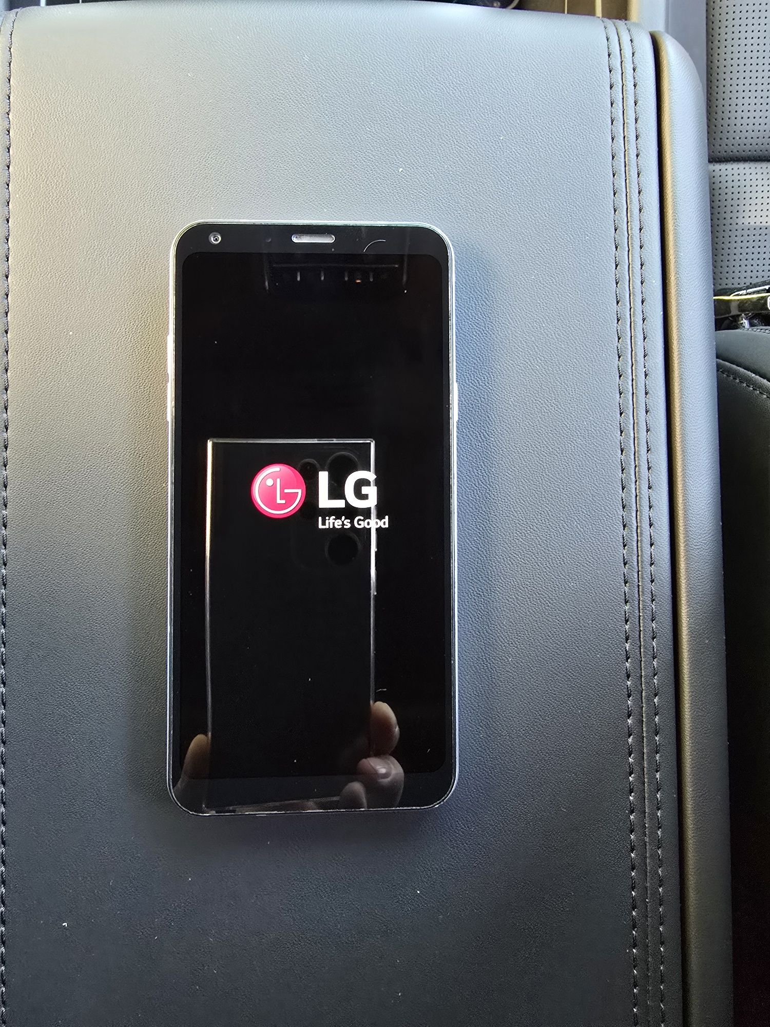 LG Q6 в хорошем состоянии