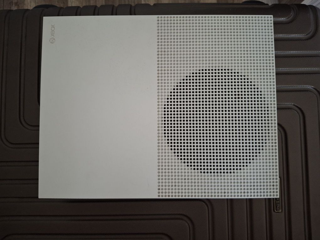 Продавам Xbox one s