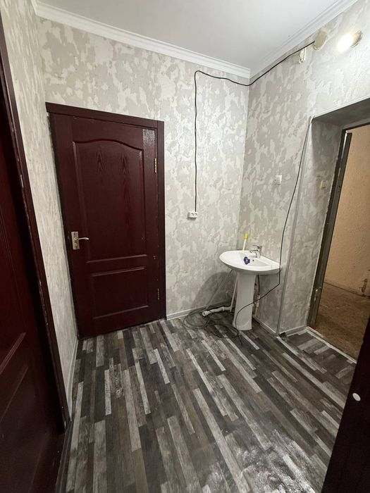 Срочно продаю 2 комнатную квартиру чилонзор 25 быв обшежытие