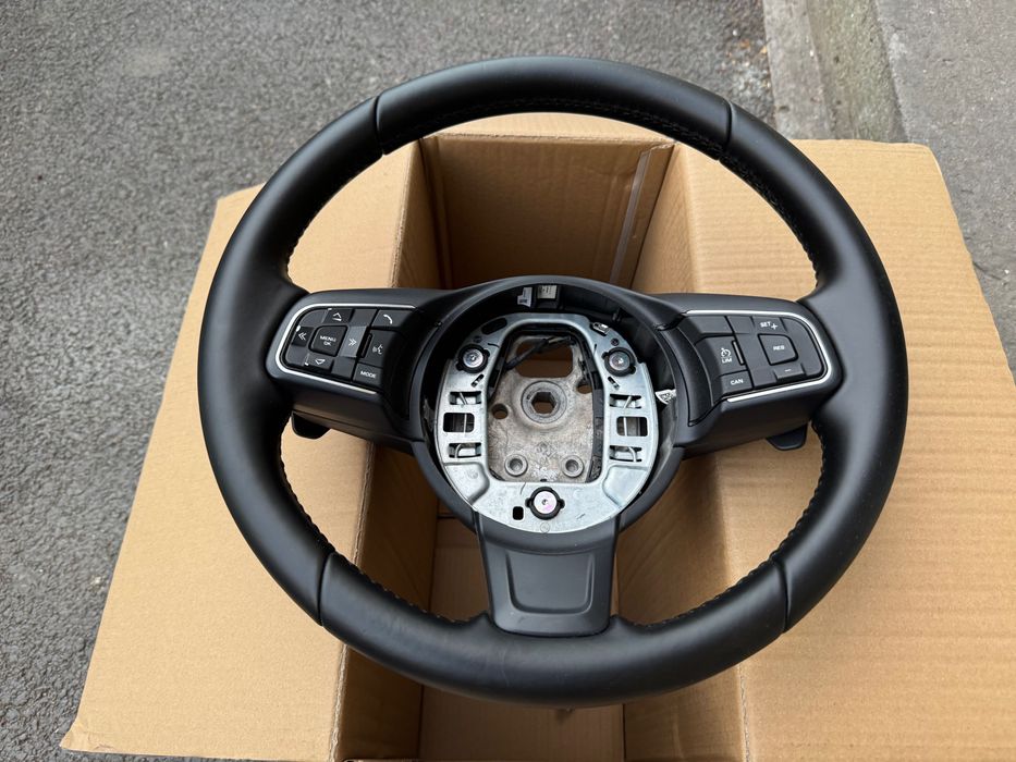 Volan piele cu comenzi si padele Jaguar XE F-PACE