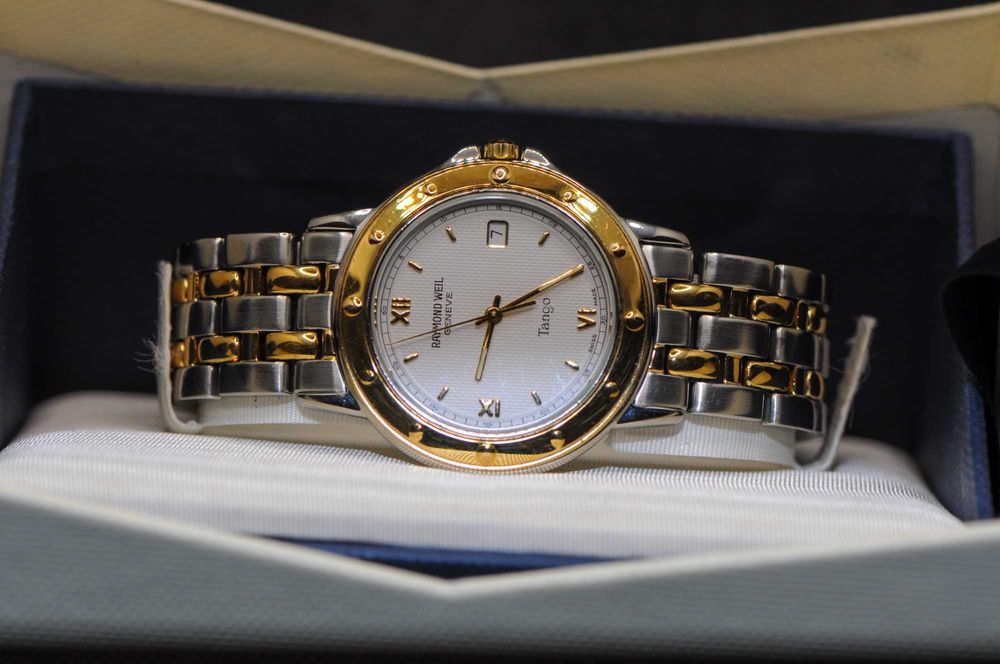 Мъжки швейцарски часовник - Raymond Weil Tango 5560