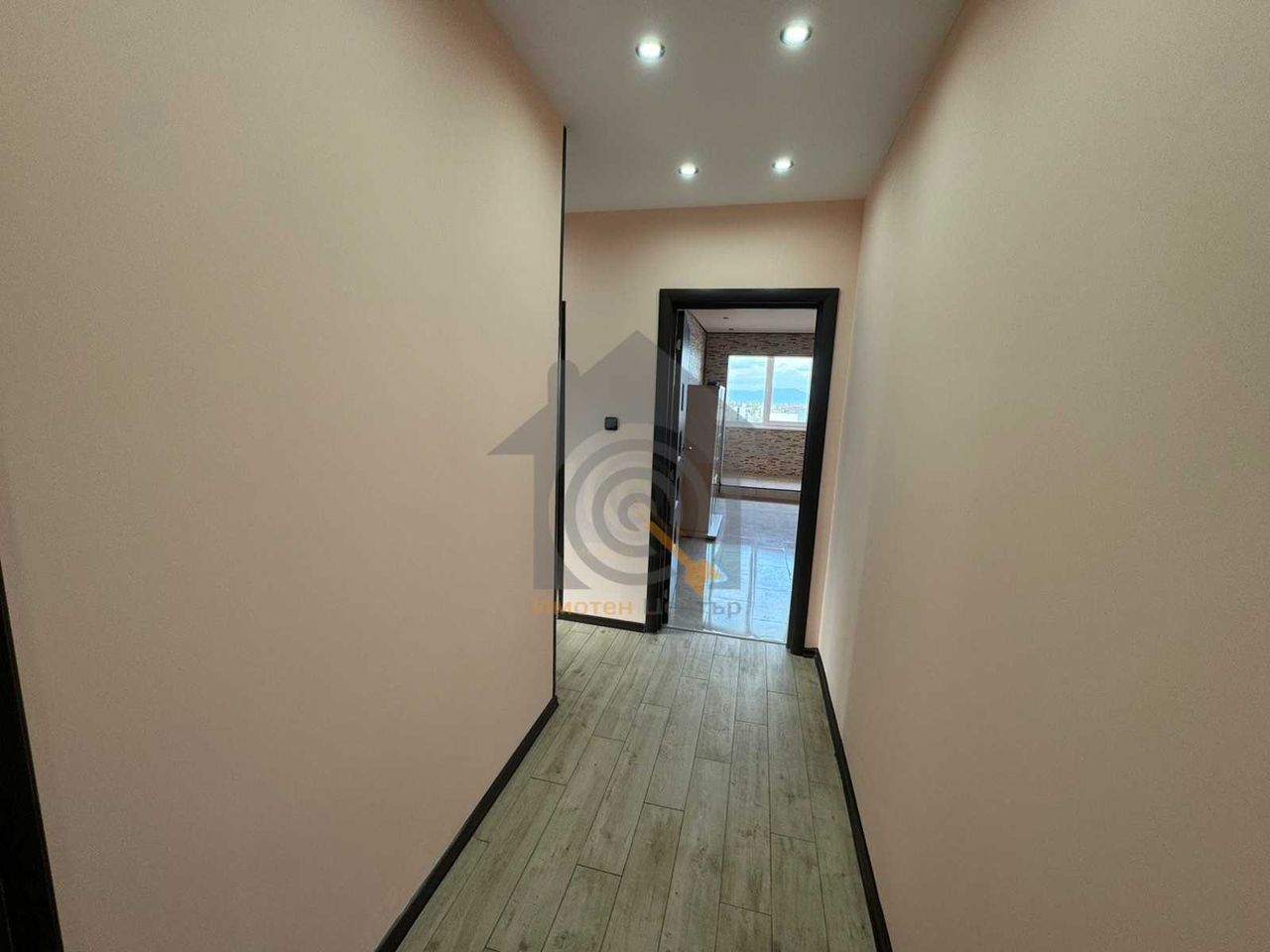 Продава се Тристаен апартамент в София, Дружба 1 - 90 кв.м за 2334 €/кв.м - Снимка #12