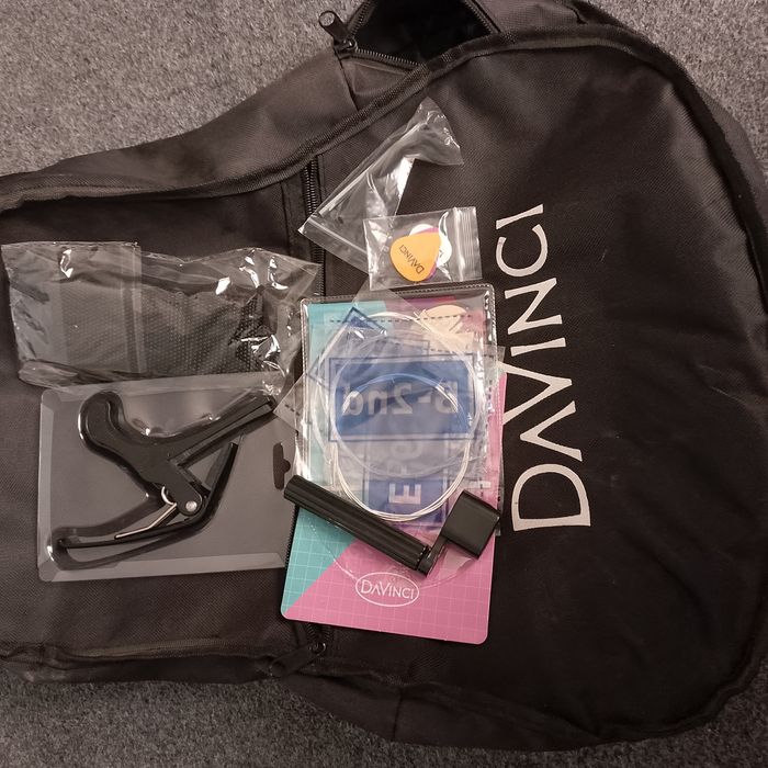 Gitara sotiladi yangi