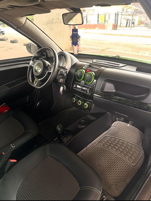 Microcar M.GO Family 4 locuri 21 cp Unic Se poate conduce de la 16 ani