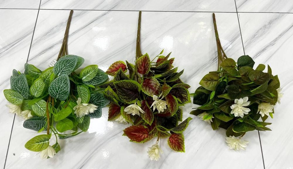 Искутвеное озеленение,  цветы разного дизайна и размера