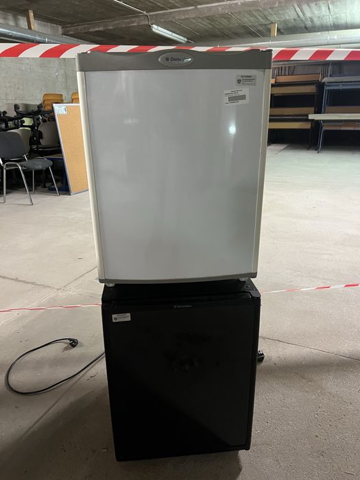 Vand 2 frigidere mici, mini frigidere