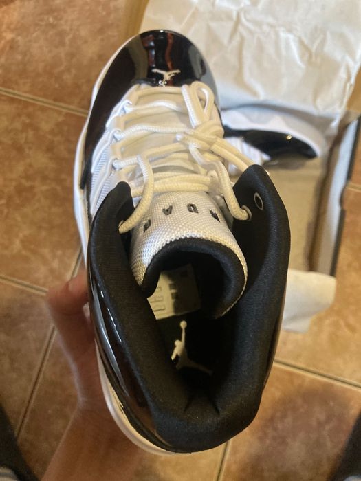 Jordan Aura Max precomanda