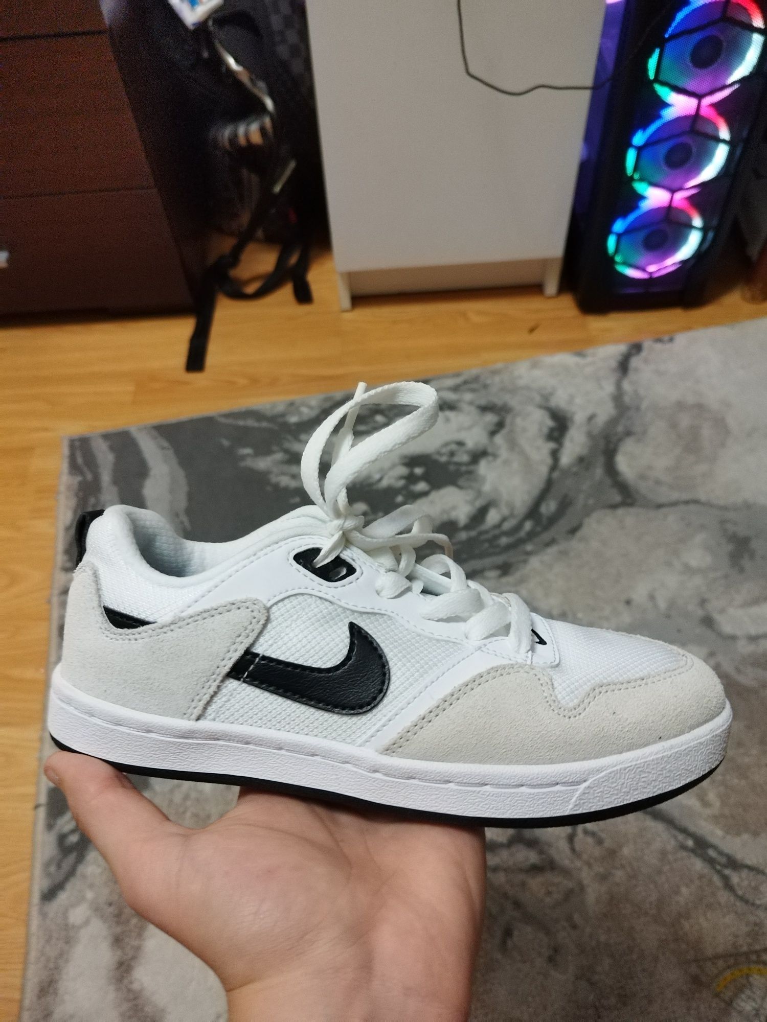 Vând urgent papuci nike sb originalii!!