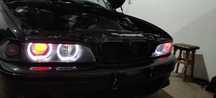 Faruri aftermarket BMW e39 cu demon eyes