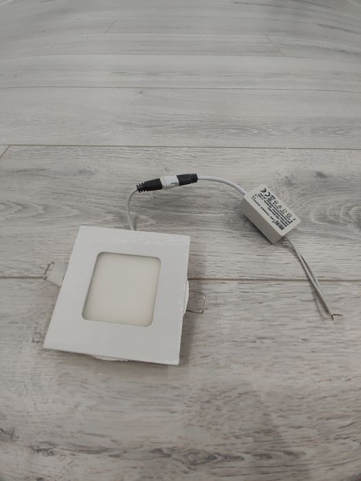 Продам софиты. Состояние хорошее. 2 вида.