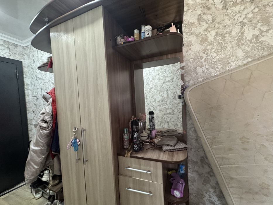 Продам прихожую в коричневом цвете