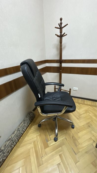 Офисное кресло LEO