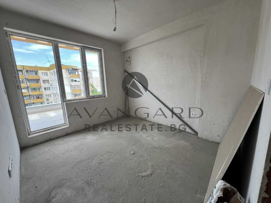 оф.18878 Просторен тристаен пред акт 14/ Южен