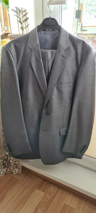 Продам мужской костюм