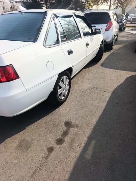 Nexia 2 sotiladi srochna gazi bor