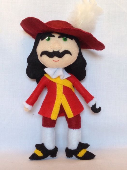 Cãpitanul Hook, personaj handmade din povestea lui Peter Pan