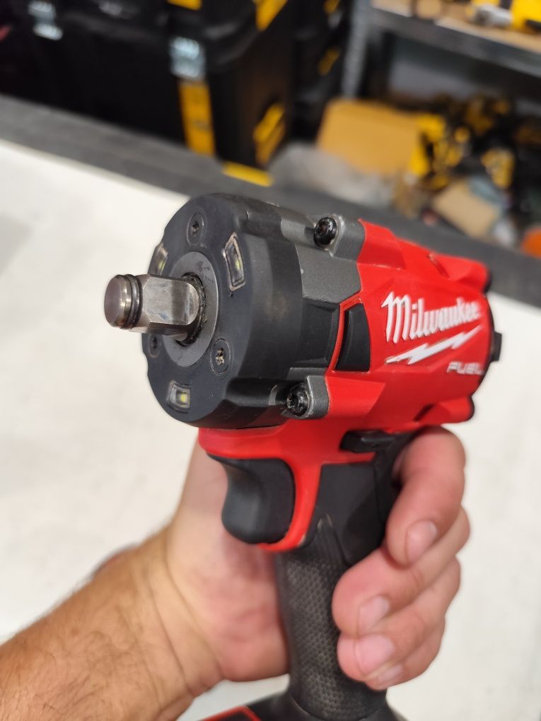 Безчетков акумулаторен гайковерт Милуоки Milwaukee M18 FIW2F12 + 5Ah