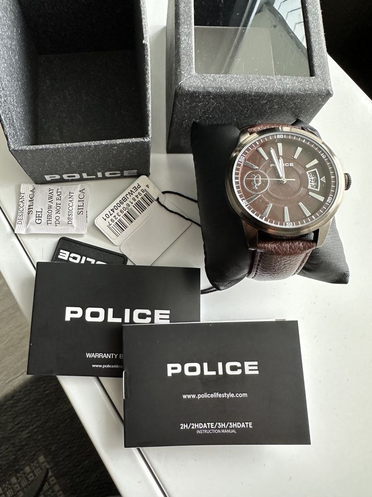 Police часовник нов