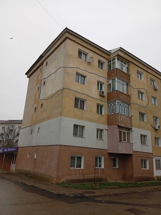 vand apartament 3 camere