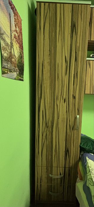 Vand mobila moderna de dormitor