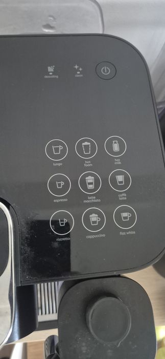 Expresor Nespresso Gran Lattissima – nou, sigilat, culoare neagră
