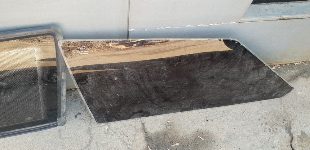 Продам стекло заднее левое на ВАЗ 2108