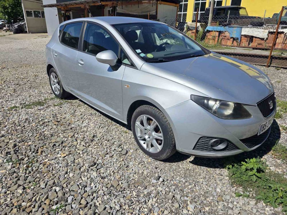 На части Seat Ibiza 1.6tdi Cay ръчка 2011г Сеат Ибиза