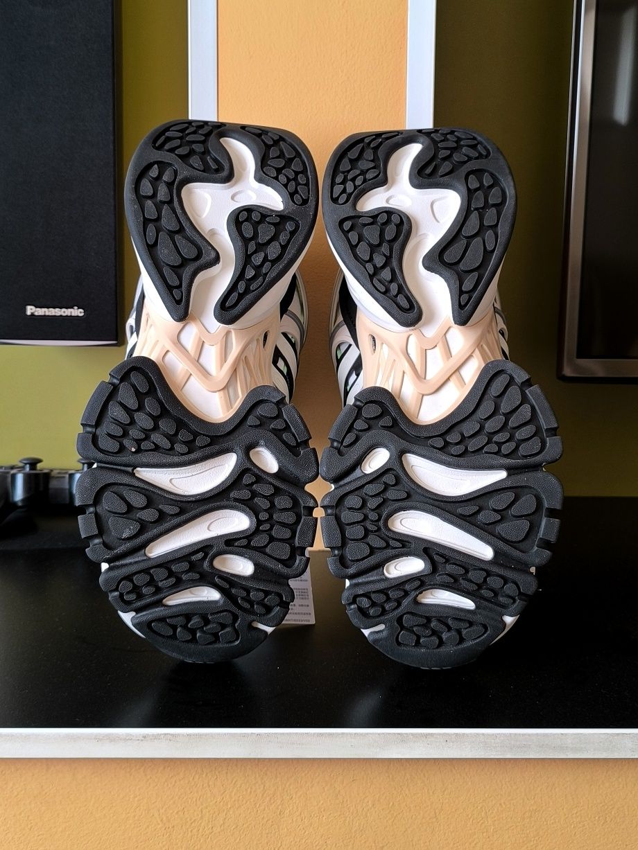 Эксклюзивные и футуристические  кроссовки Adidas Vento XLG  Deluxe