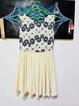 Rochie elegantă dintr-o singură piesă cu flori albastre