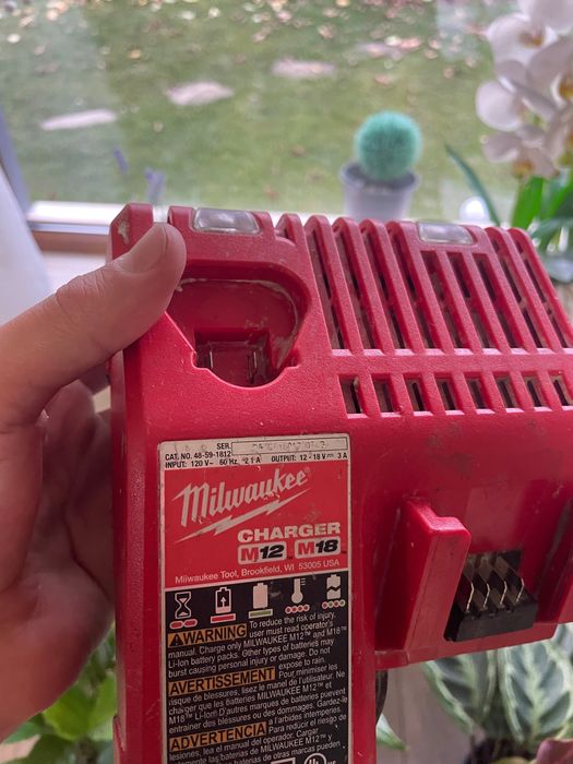 Incarcator Milwaukee 110V