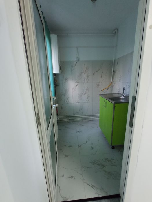 Vând apartament 2 camere zona Decebal